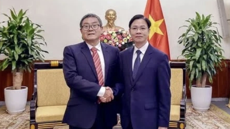 Vietnam, China intensify experience sharing in diplomatic affairs
